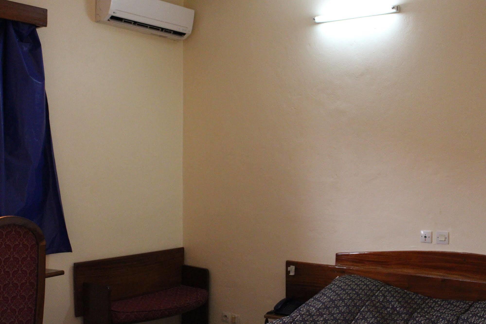 Hotel Altitel Bafoussam Luaran gambar