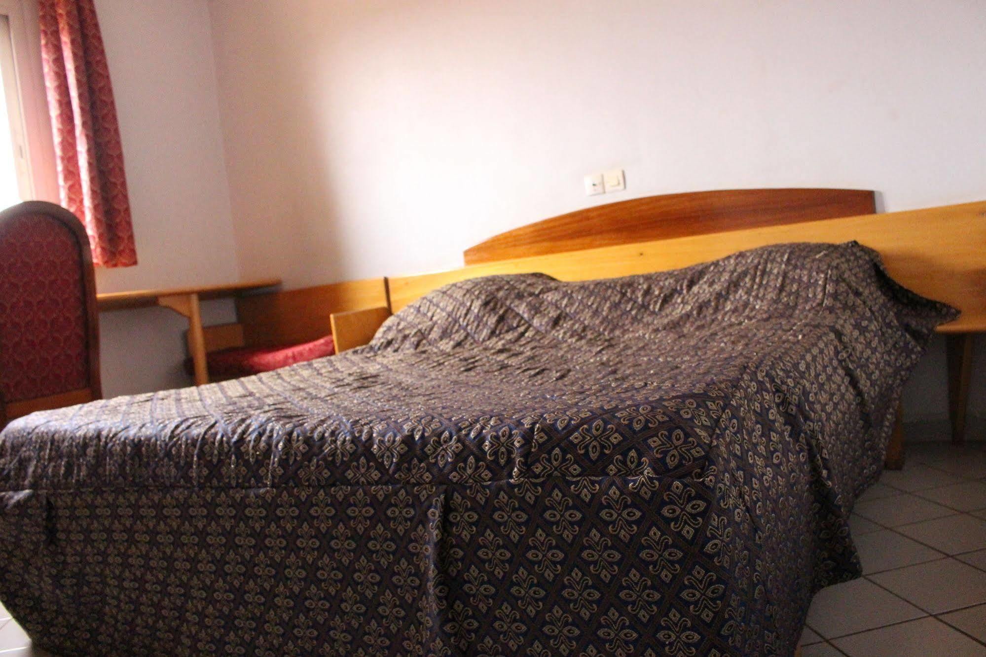 Hotel Altitel Bafoussam Luaran gambar